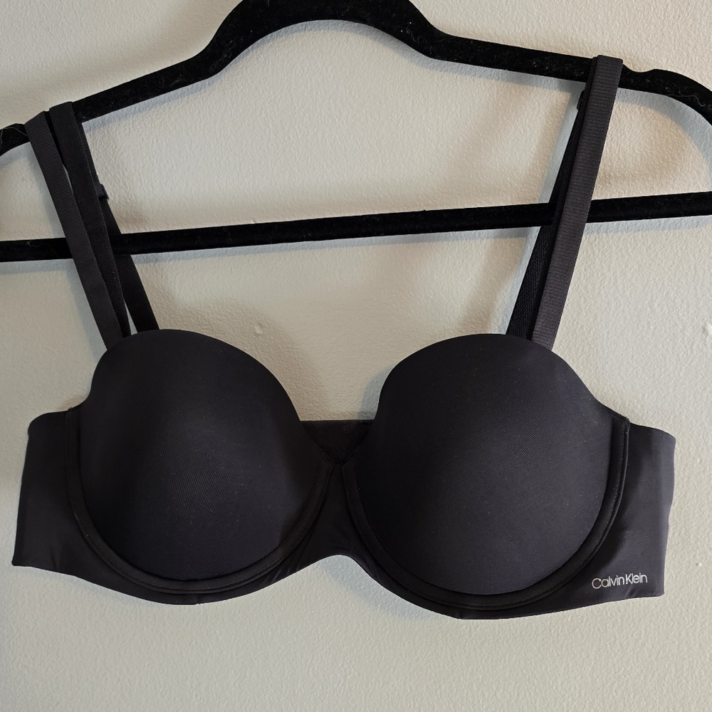 Calvin Klein Women's Bra 38B